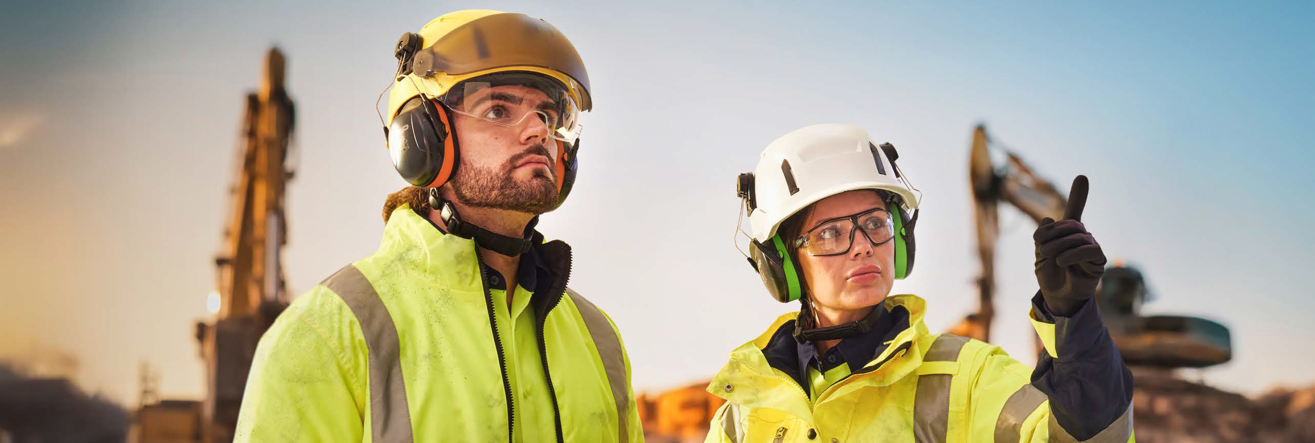 RZRBack safety helmet, RZRBack hard hat, removable full brim helmet, advanced head protection, industrial safety helmet, construction safety helmet, jobsite head protection, PIP Canada helmet, full brim hard hat, worker safety helmet, PPE head protection, safety helmet Canada