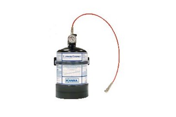 Système d'extinction d'incendie à basse pression « Sapphire Compact » comprenant une bouteille compacte d'agent propre équipée d'un manomètre intégré et d'un circuit de détection 