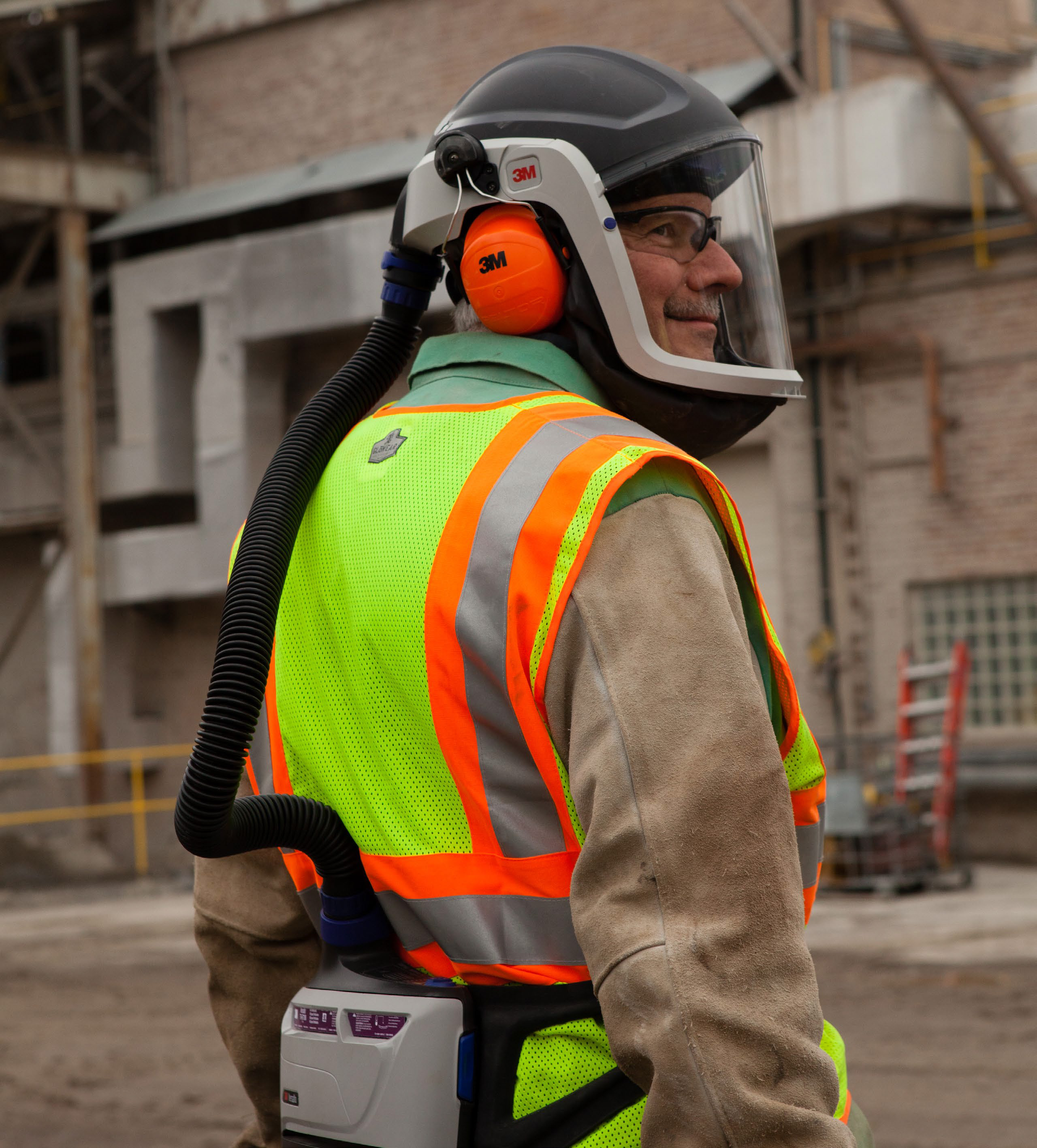Lightweight, compact and easy to maintain, 3M™ Versaflo™ M-Series headgear can help protect your workers from a variety of respiratory and impact hazards while maintaining comfort.