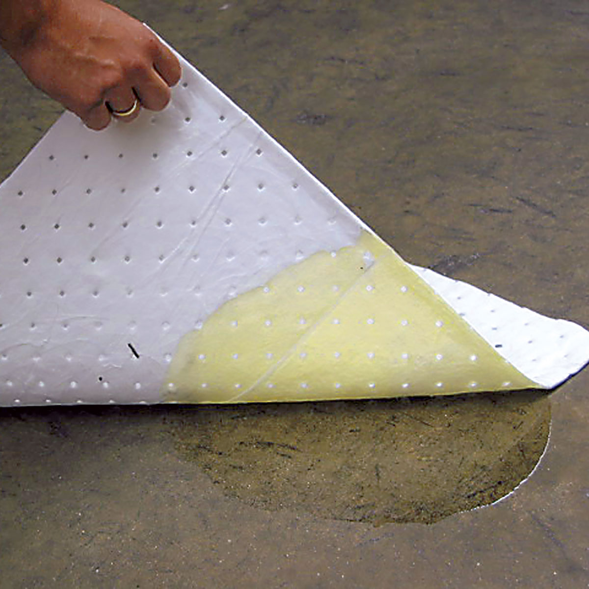 Brady® SPC® Absorbents Tuff Grade Basic Spill Containment Kit - Oil Only